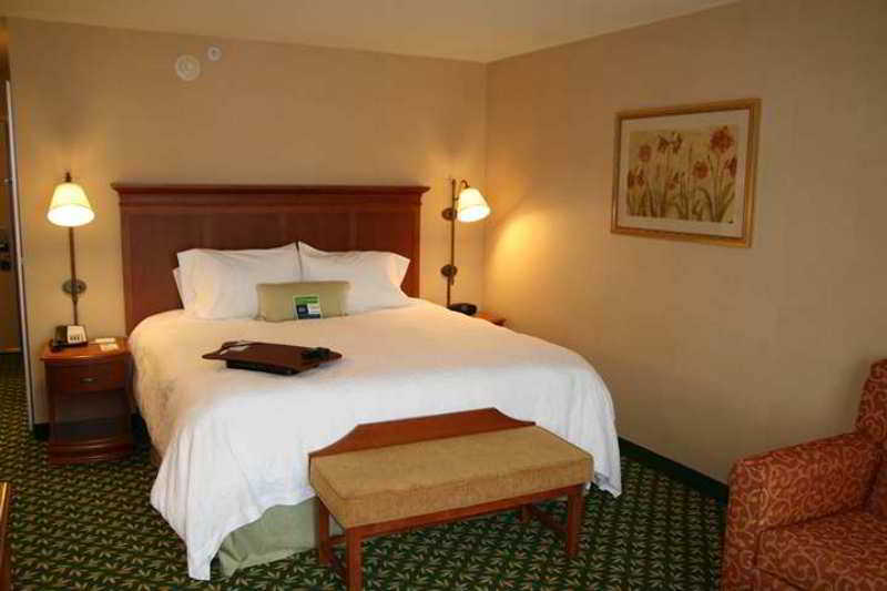 Hampton Inn & Suites Tomball Room photo